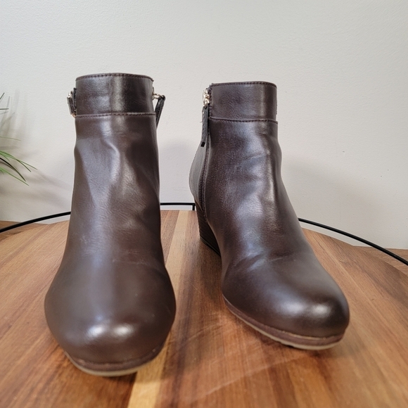 Dr. Scholls Daina Vegan Brown Leather Wedge Ankle Boots Booties Size 9 - Picture 5 of 17